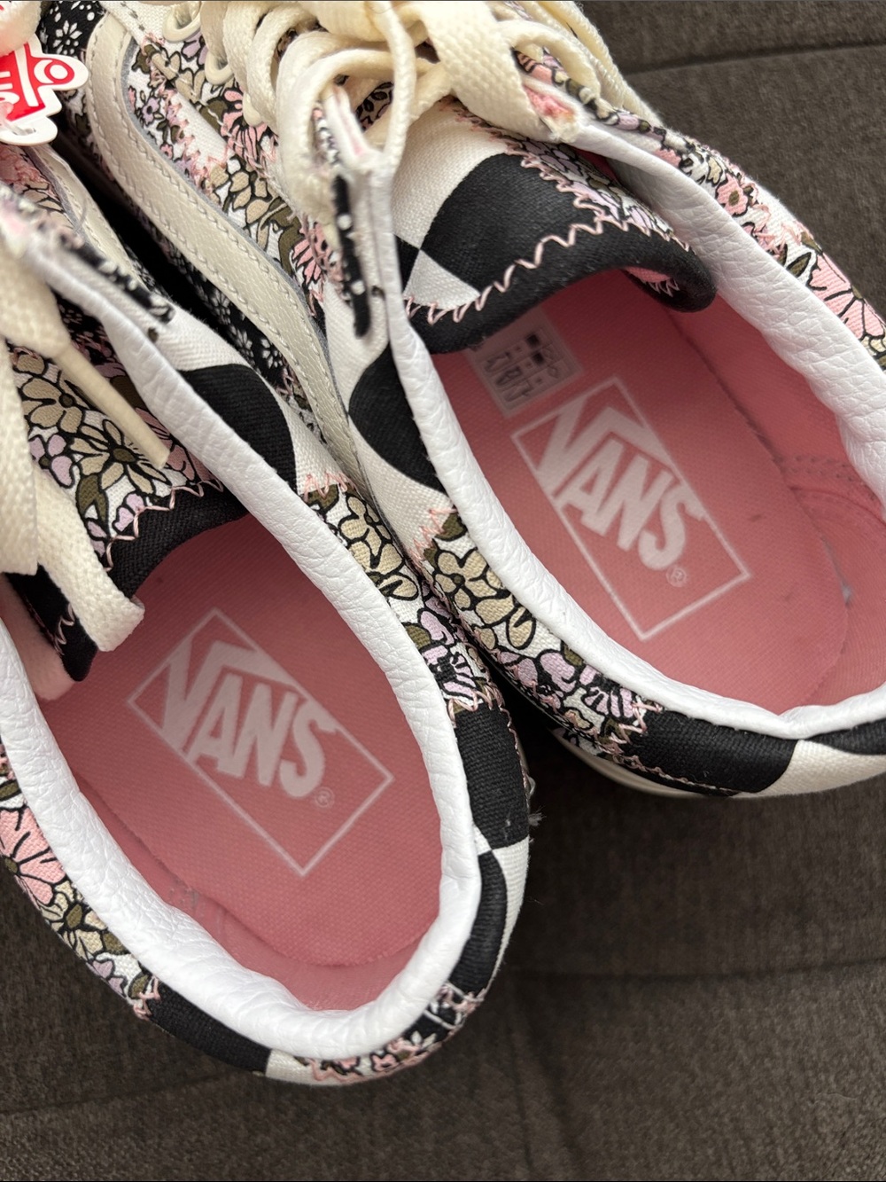 Vans Women's Floral Patchwork Old Skool Sneakers - Black/Pink/Cream - Picture 4 of 7
